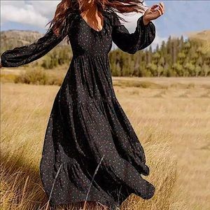 RUFFLE TIERD HEM BOHO MAXI DRESS